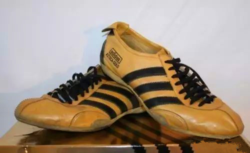 adidas azteca gold shoes